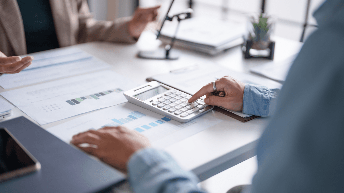 What Companies Should Know About Business Banking Services and Account Features