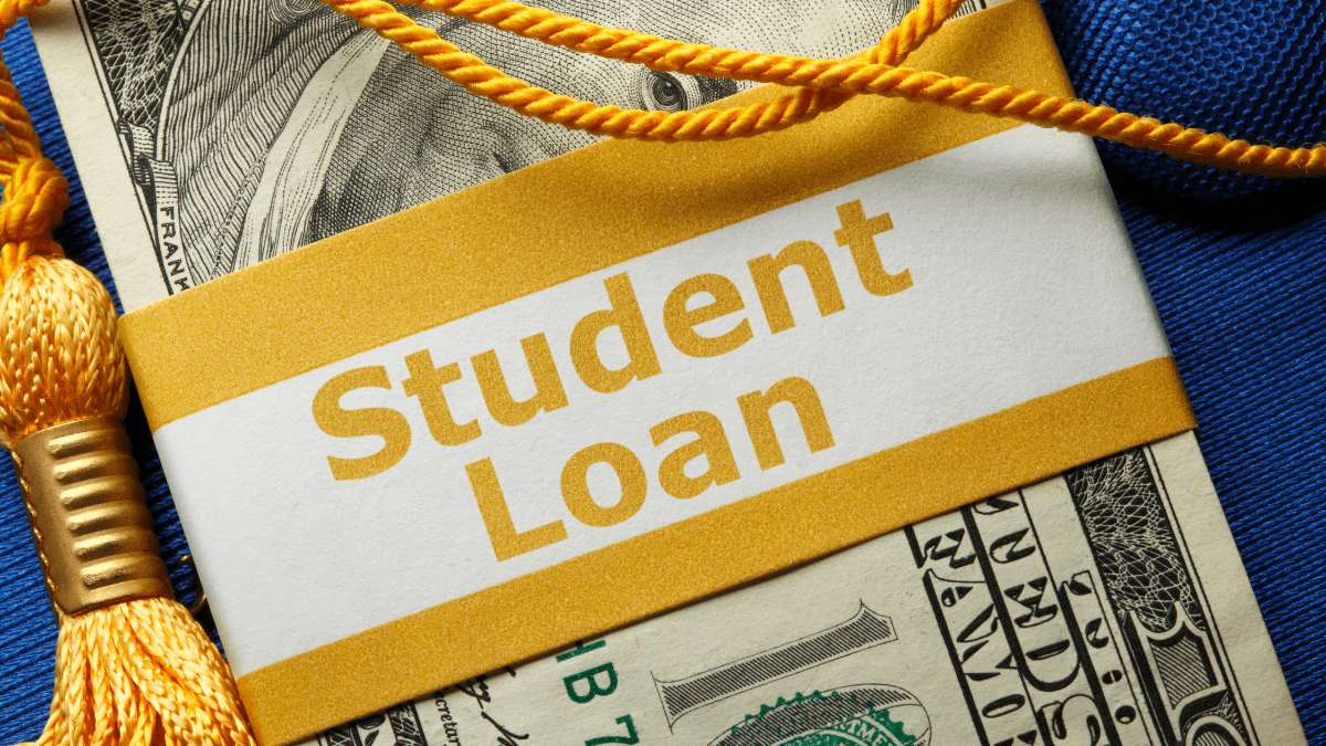 When to Refinance Student Loans: 7 Signs the Timing May Be Right
